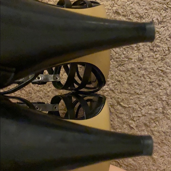 NINE WEST HEELS - Size 6 - Picture 4 of 8